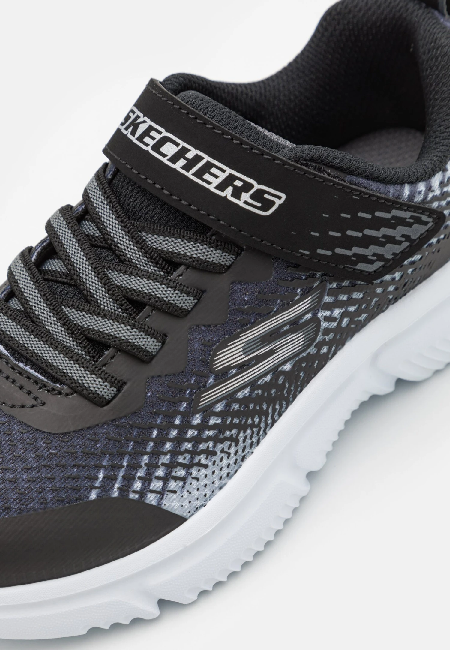 Go Run 650 Unisex - Neutral Running Shoes - Black/Gray/Silver - Image 6