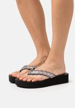 Skechers Vinyasa - T-Bar Sandals